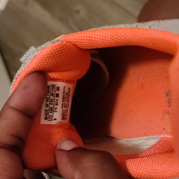 Very lightly worn Adidas - Picture 10 of 12